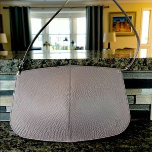 Authentic Louis Vuitton Epi leather Demi lune pochette bag beautiful lilac